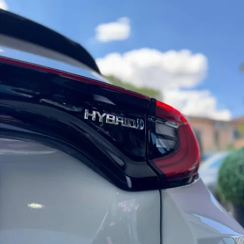 Toyota Yaris 1.5h GR Sport - Immagine 18