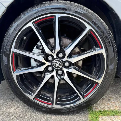 Toyota Yaris 1.5h GR Sport - Immagine 20