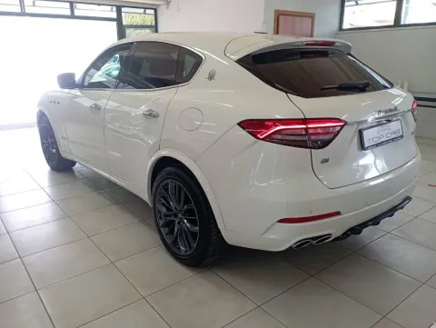 Maserati Levante 3.0 V6 275cv auto - Immagine 3