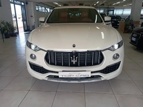 Maserati Levante 3.0 V6 275cv auto - Immagine 5