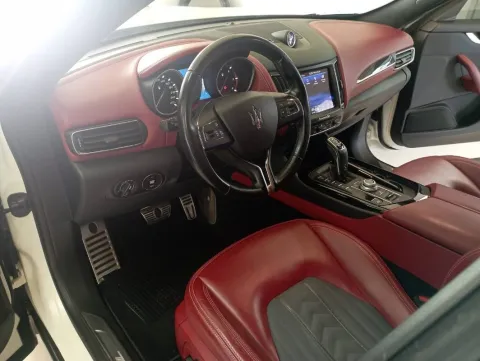 Maserati Levante 3.0 V6 275cv auto - Immagine 6