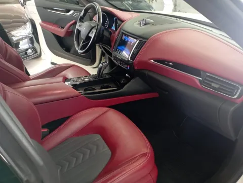 Maserati Levante 3.0 V6 275cv auto - Immagine 7