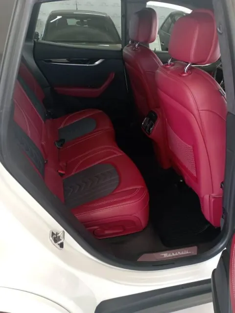 Maserati Levante 3.0 V6 275cv auto - Immagine 8