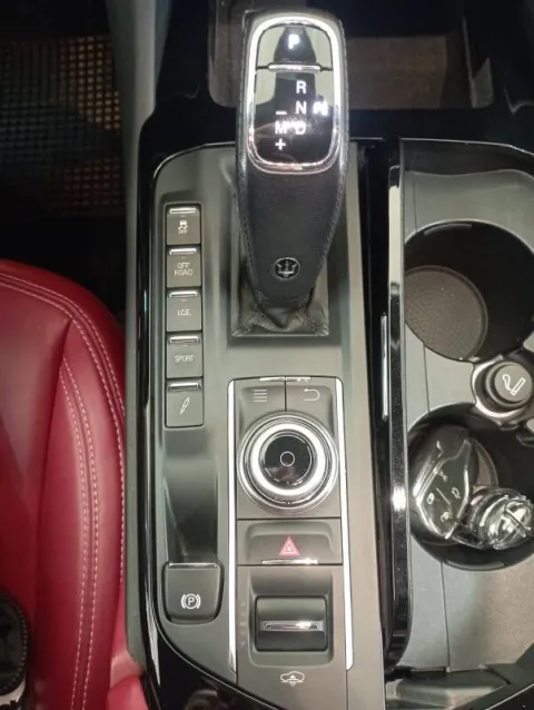 Maserati Levante 3.0 V6 275cv auto - Immagine 10