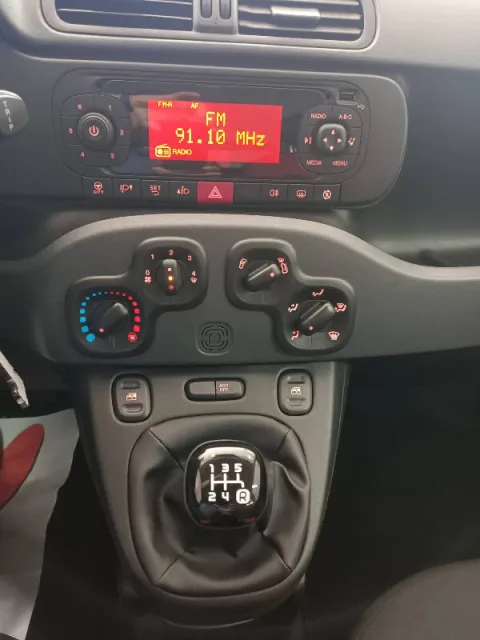 Fiat Panda 1.2 Connected by Wind s&s 69cv - Immagine 16