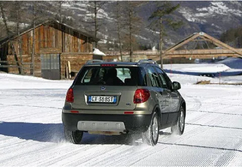 Fiat Sedici 1.9 mjt Dynamic 4x4 120cv - Immagine 21