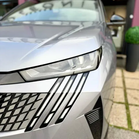 Peugeot 3008 1.2 hybrid GT 145cv e-dcs6 - Immagine 18