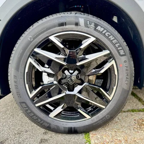 Peugeot 3008 1.2 hybrid GT 145cv e-dcs6 - Immagine 21