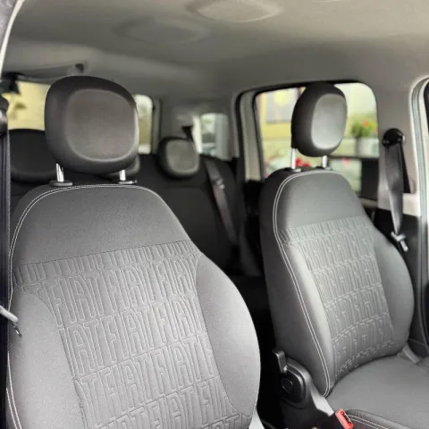 Fiat Panda 1.0 firefly hybrid Cross s&s 70cv 5p.ti - Immagine 16