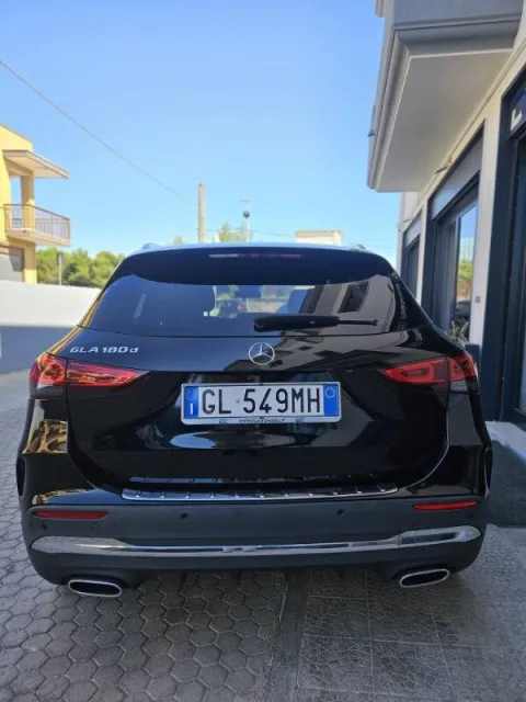 Mercedes GLA 180 d Premium auto - Immagine 3