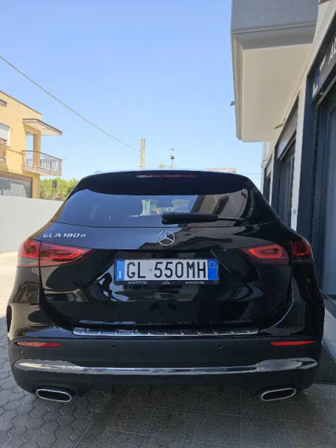 Mercedes GLA 180 d Premium auto - Immagine 3