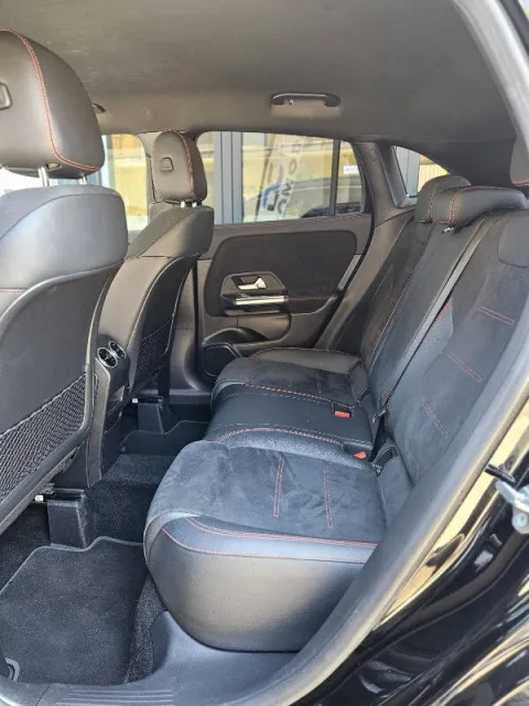 Mercedes GLA 180 d Premium auto - Immagine 8