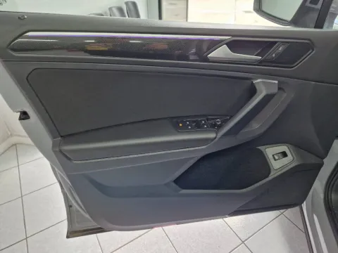 Volkswagen Tiguan 1.5 tsi Elegance 150cv dsg - Immagine 24