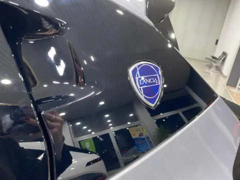 Lancia Ypsilon 1.2 mhev 110cv e-dct - Immagine 24