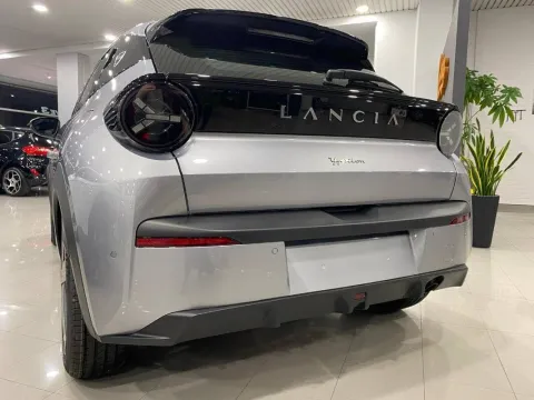 Lancia Ypsilon 1.2 mhev 110cv e-dct - Immagine 25