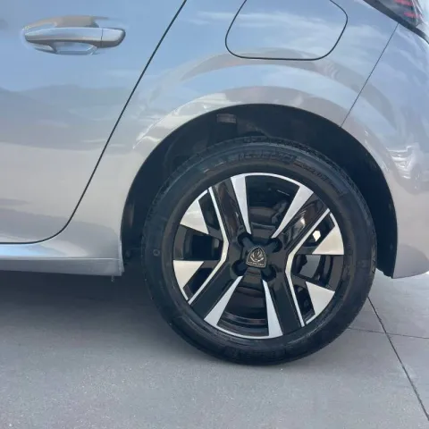 Peugeot 208 1.2 puretech Allure s&s 100cv - Immagine 19