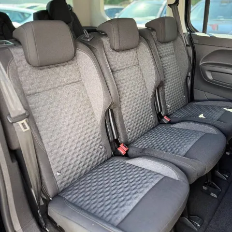 Peugeot Rifter Long 1.5 bluehdi GT s&s 130cv eat8 7p.ti - Immagine 17