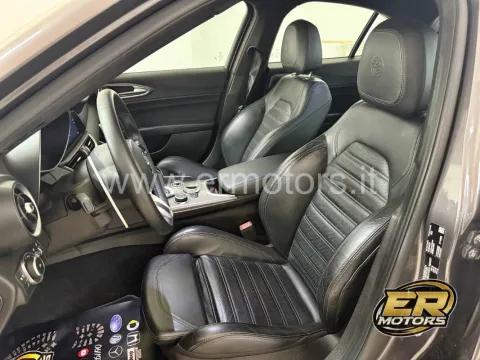 Alfa Romeo Giulia 2.2 t Veloce Q4 210 cv auto - Immagine 15