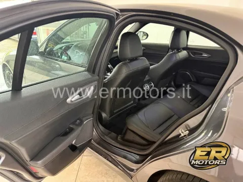 Alfa Romeo Giulia 2.2 t Veloce Q4 210 cv auto - Immagine 23
