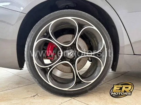 Alfa Romeo Giulia 2.2 t Veloce Q4 210 cv auto - Immagine 27