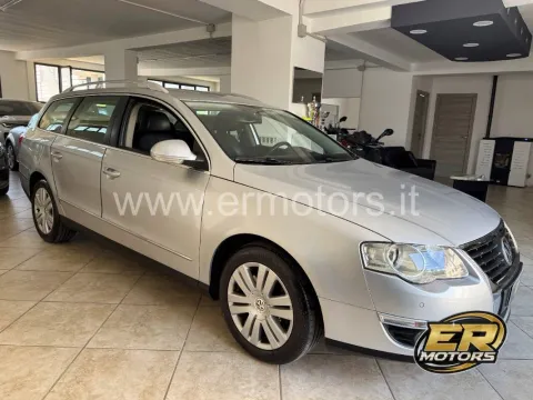 Volkswagen Passat Variant 2.0 tdi Highline dpf - Immagine 3