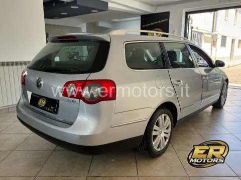 Volkswagen Passat Variant 2.0 tdi Highline dpf - Immagine 4