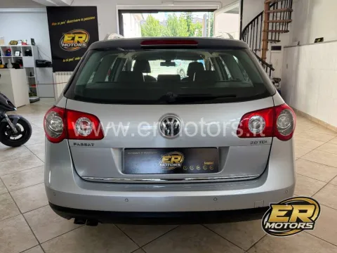 Volkswagen Passat Variant 2.0 tdi Highline dpf - Immagine 5