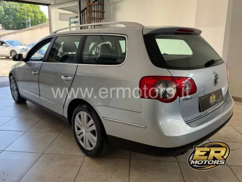 Volkswagen Passat Variant 2.0 tdi Highline dpf - Immagine 6