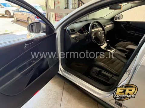 Volkswagen Passat Variant 2.0 tdi Highline dpf - Immagine 7