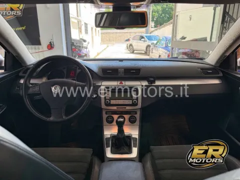 Volkswagen Passat Variant 2.0 tdi Highline dpf - Immagine 10