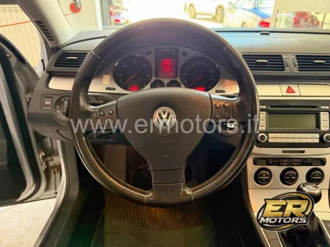 Volkswagen Passat Variant 2.0 tdi Highline dpf - Immagine 11
