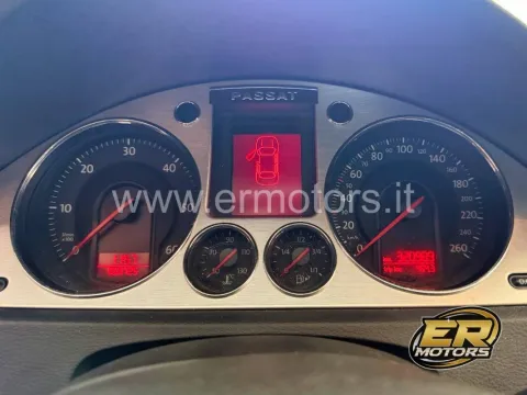 Volkswagen Passat Variant 2.0 tdi Highline dpf - Immagine 13