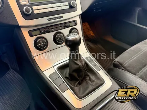 Volkswagen Passat Variant 2.0 tdi Highline dpf - Immagine 14