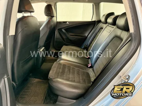 Volkswagen Passat Variant 2.0 tdi Highline dpf - Immagine 16