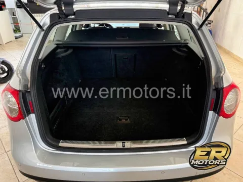 Volkswagen Passat Variant 2.0 tdi Highline dpf - Immagine 17