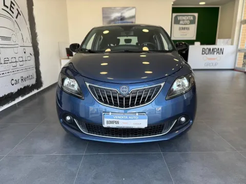 Lancia Ypsilon 1.0 firefly hybrid Gold s&s 70cv - Immagine 1