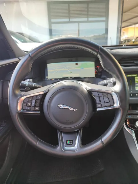 Jaguar XF 2.0d R-Sport 180cv auto - Immagine 9