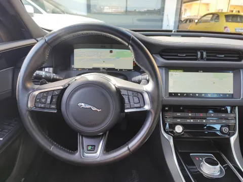 Jaguar XF 2.0d R-Sport 180cv auto - Immagine 11