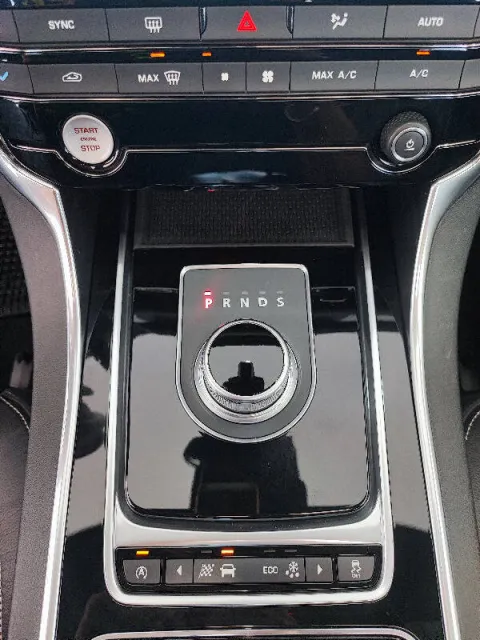Jaguar XF 2.0d R-Sport 180cv auto - Immagine 13
