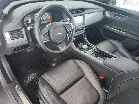 Jaguar XF 2.0d R-Sport 180cv auto - Immagine 15