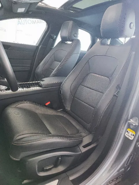 Jaguar XF 2.0d R-Sport 180cv auto - Immagine 16