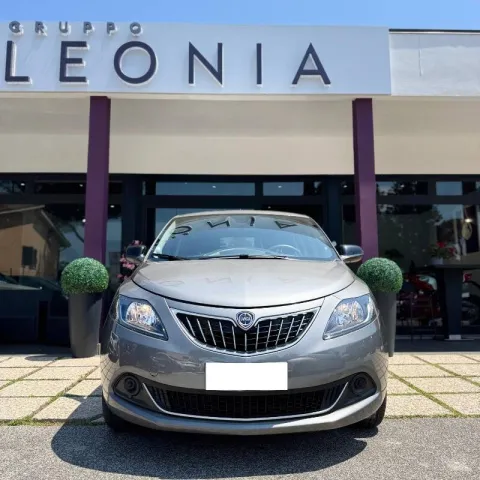 Lancia Ypsilon 1.0 firefly hybrid Gold Plus s&s 70cv - Immagine 2