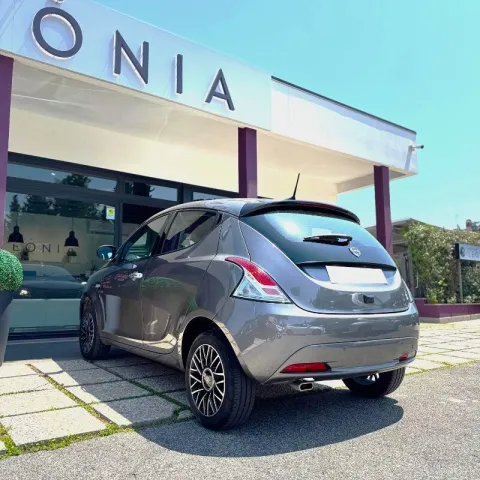 Lancia Ypsilon 1.0 firefly hybrid Gold Plus s&s 70cv - Immagine 4