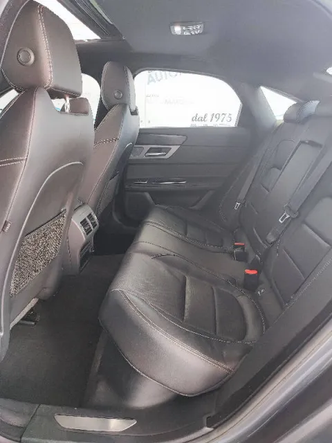 Jaguar XF 2.0d R-Sport 180cv auto - Immagine 22