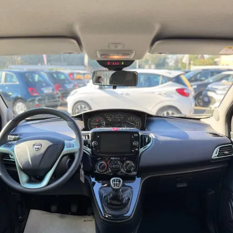 Lancia Ypsilon 1.0 firefly hybrid Gold Plus s&s 70cv - Immagine 10