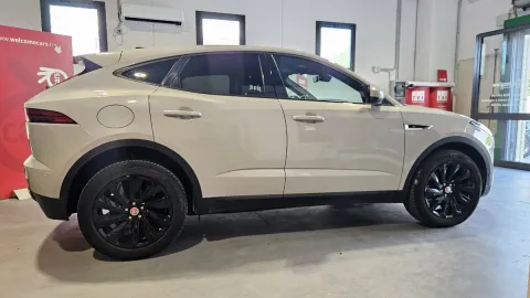 Jaguar E-Pace 2.0d i4 R-Dynamic awd 180cv auto - Immagine 6