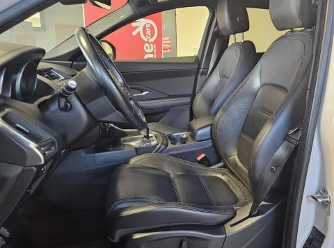 Jaguar E-Pace 2.0d i4 R-Dynamic awd 180cv auto - Immagine 10