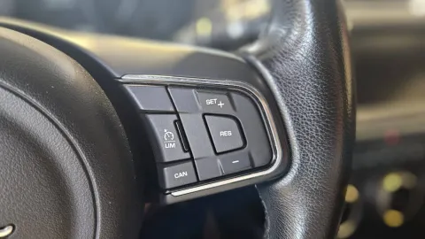 Jaguar E-Pace 2.0d i4 R-Dynamic awd 180cv auto - Immagine 15