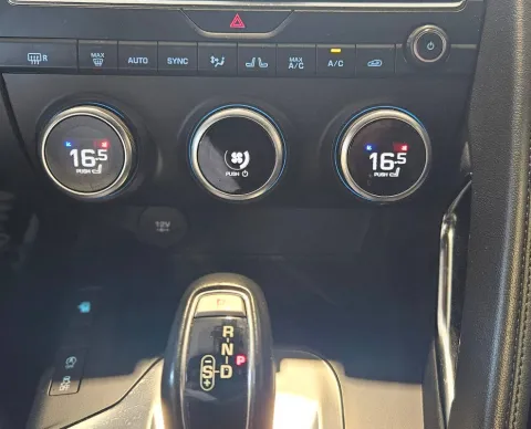 Jaguar E-Pace 2.0d i4 R-Dynamic awd 180cv auto - Immagine 18