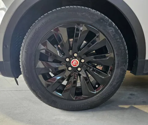 Jaguar E-Pace 2.0d i4 R-Dynamic awd 180cv auto - Immagine 29